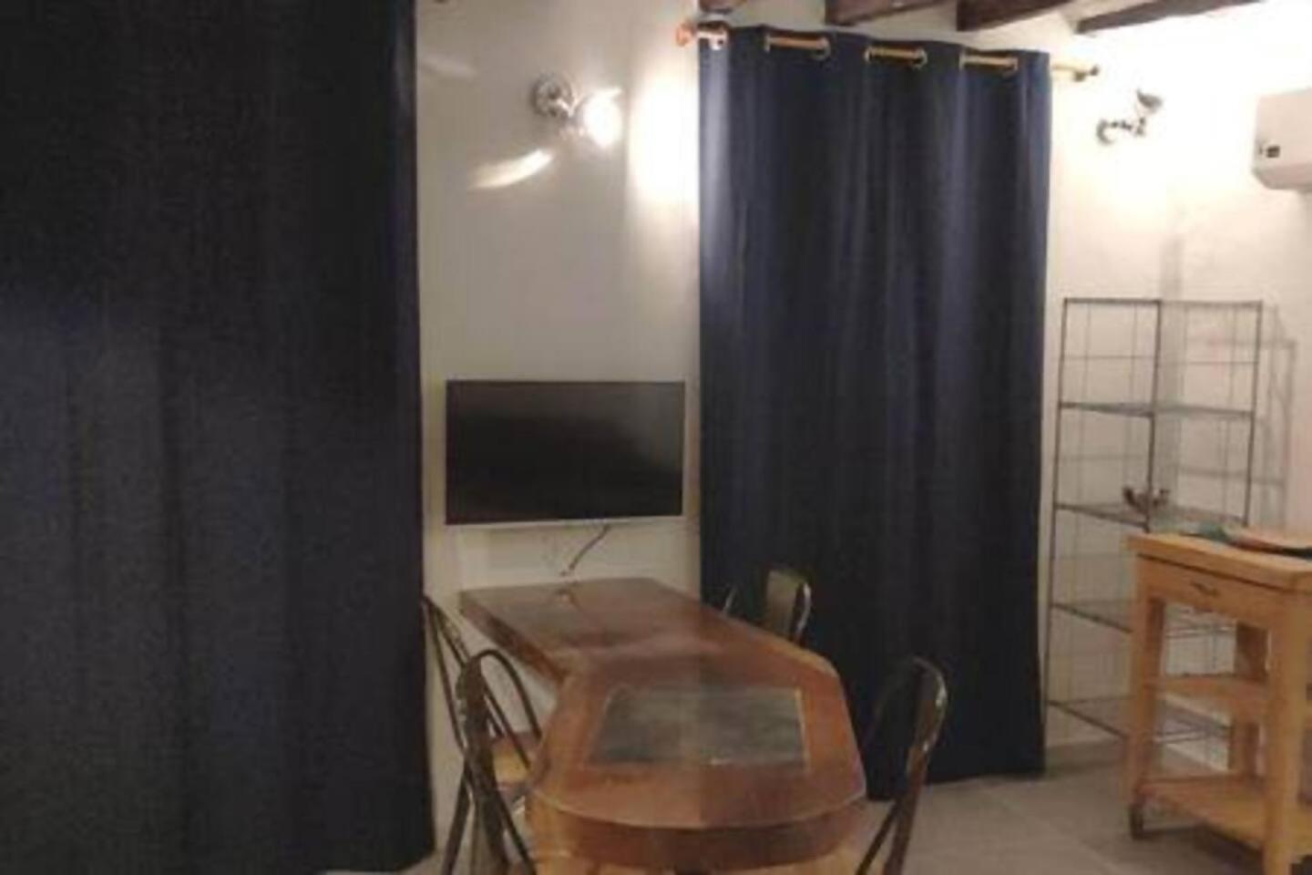 Taocasa Metal Appartement Olot Buitenkant foto